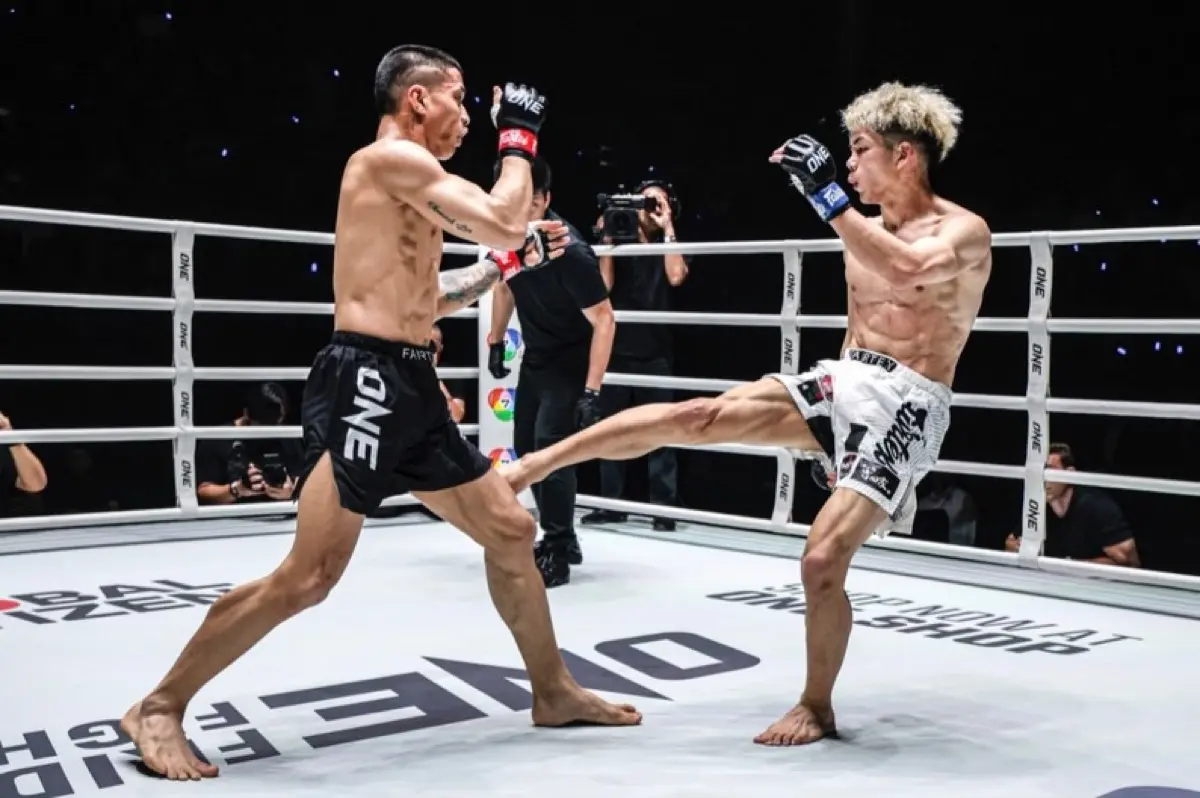 Professional Muay Thai exchange during competition